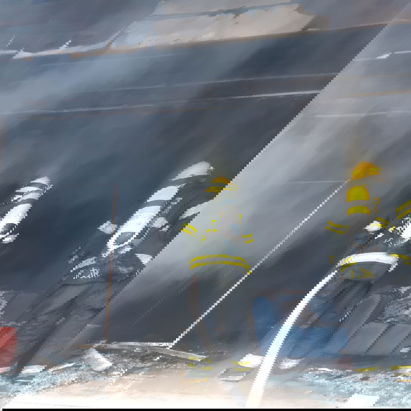 שמונה פצועים בשריפה שפרצה בחנות רהיטים