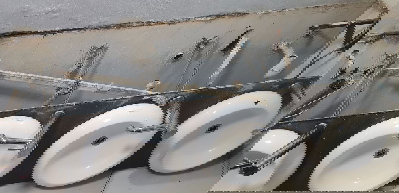 הכיורים שקרסו