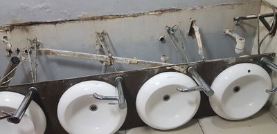 הכיורים שקרסו