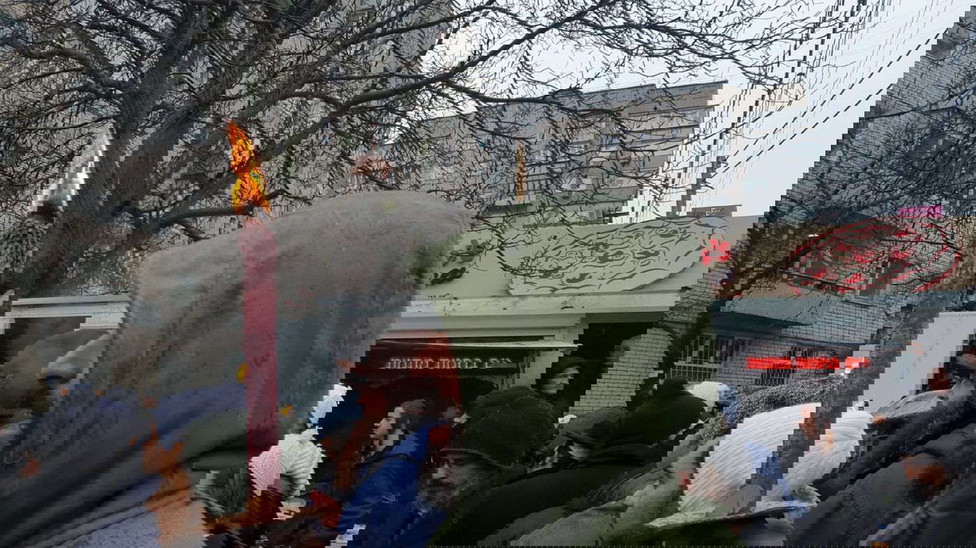 ערב שבת חנוכה באומן: הכנסת ספר תורה לציון רבי נחמן