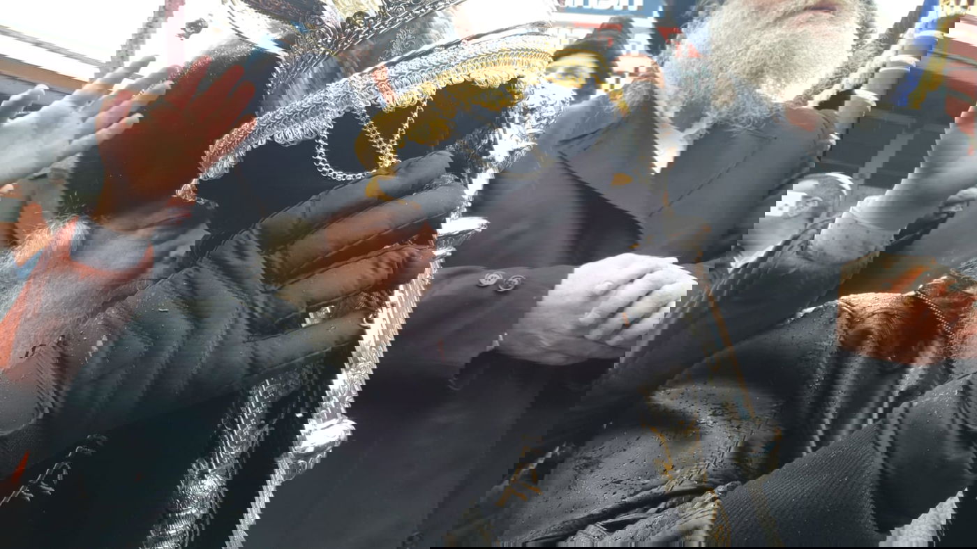 ערב שבת חנוכה באומן: הכנסת ספר תורה לציון רבי נחמן