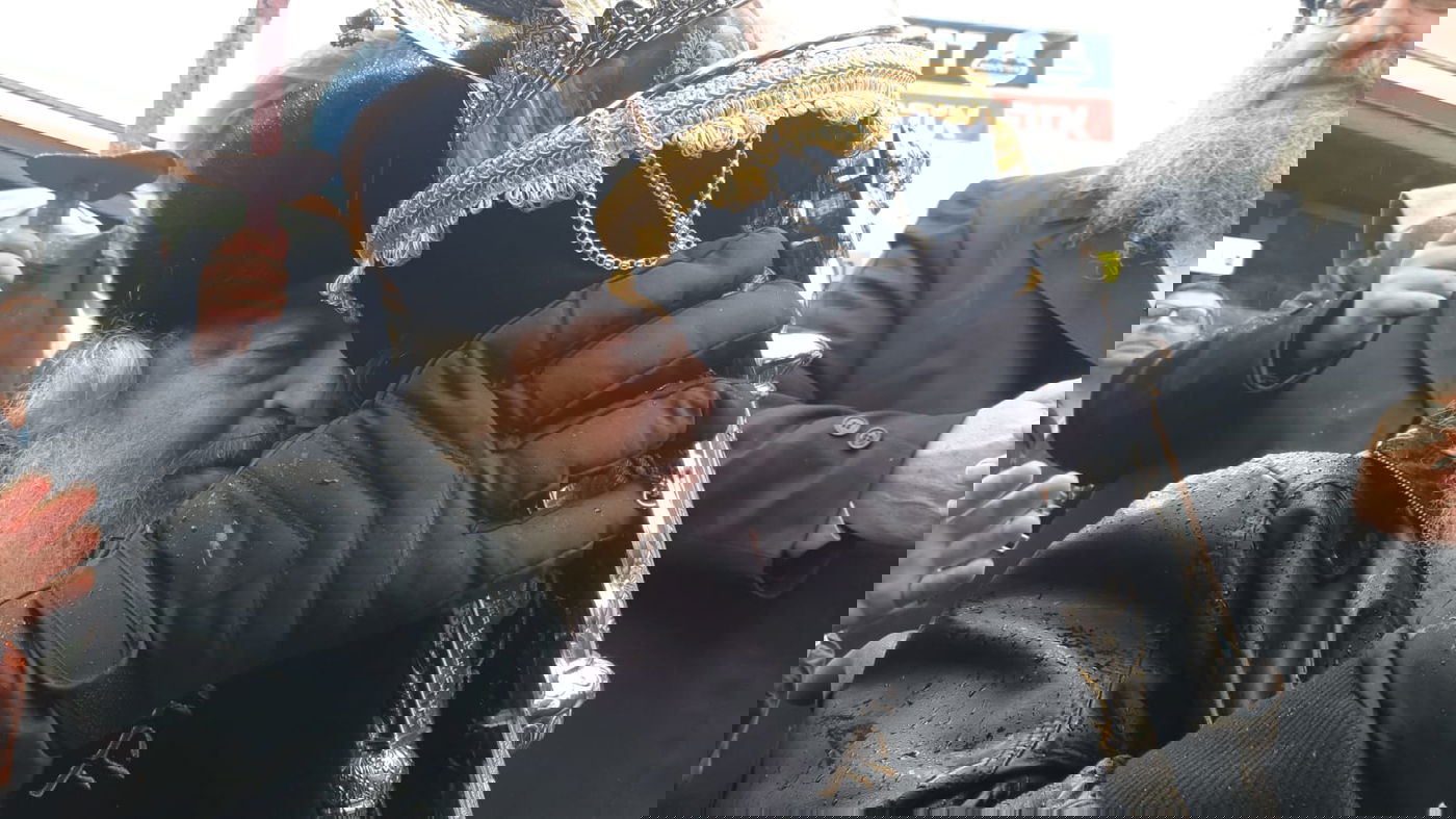 ערב שבת חנוכה באומן: הכנסת ספר תורה לציון רבי נחמן