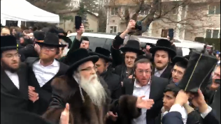 לאחר הפיגוע: האדמו"ר רקד עם ספר התורה