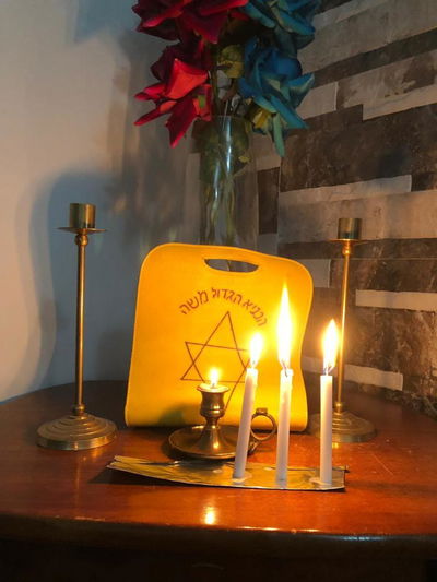 מפתיע: כך הצליח א' להדליק חנוכייה במדינה עוינת