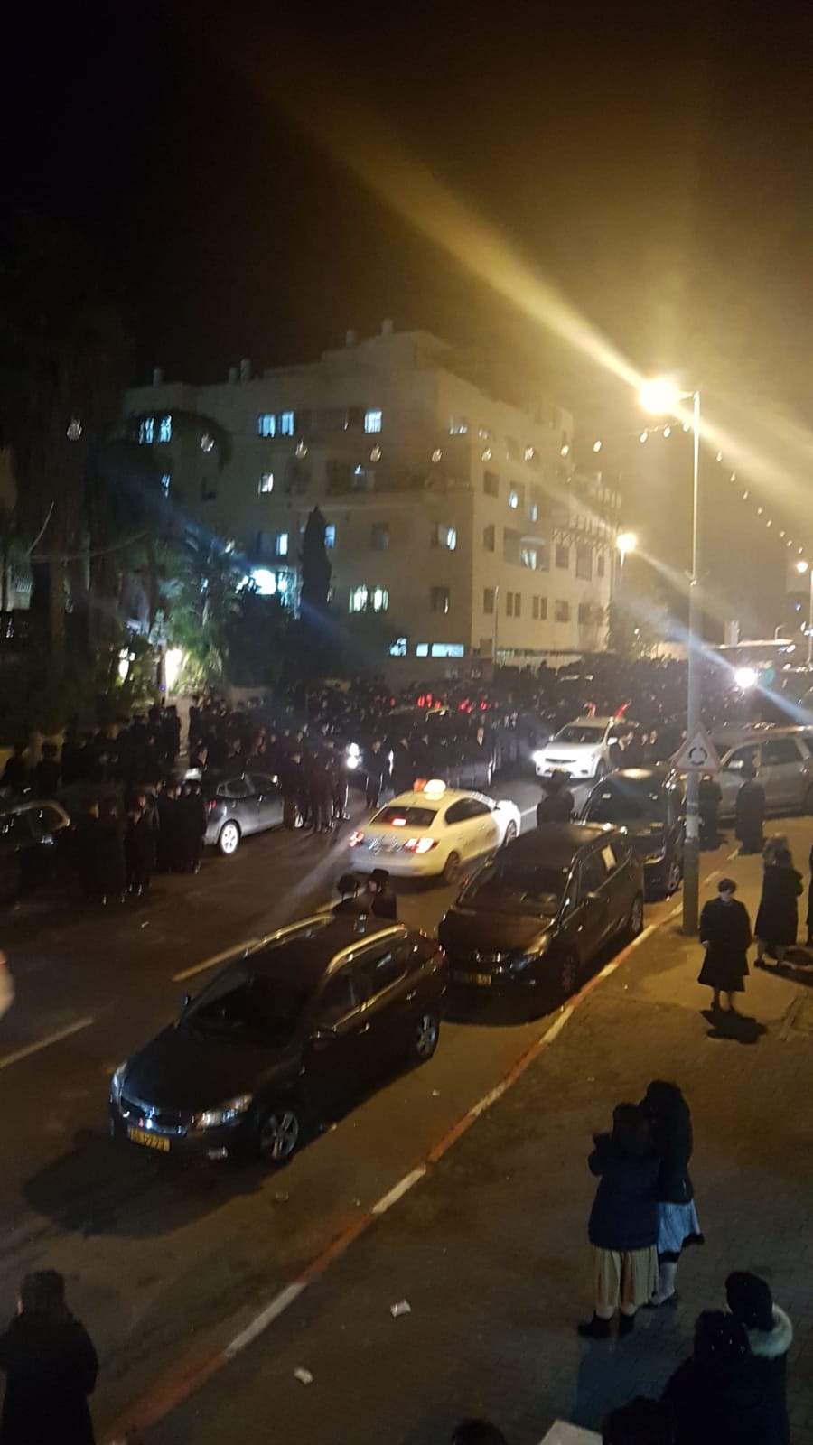 צפו: תיעוד ממסע ההלוויה של האברך מוטי קליין