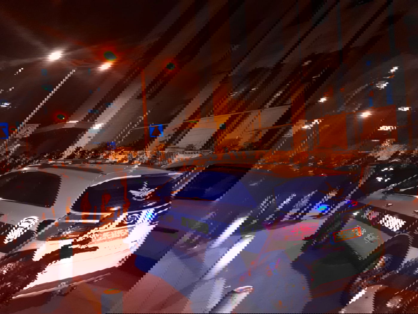 המהומה בחוץ