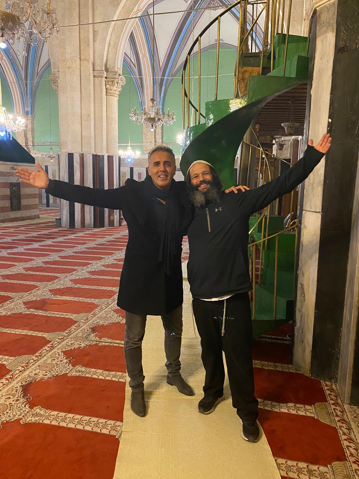 קובי פרץ התפלל על בנימין נתניהו במערת המכפלה • צפו