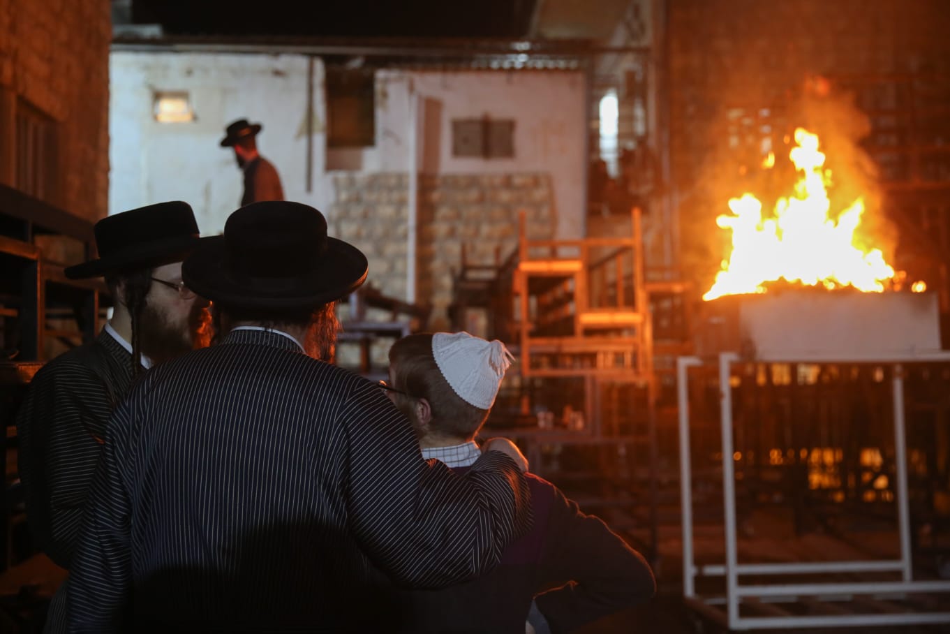 האדמו"ר מתולדות אהרן בשריפת הפתילות
