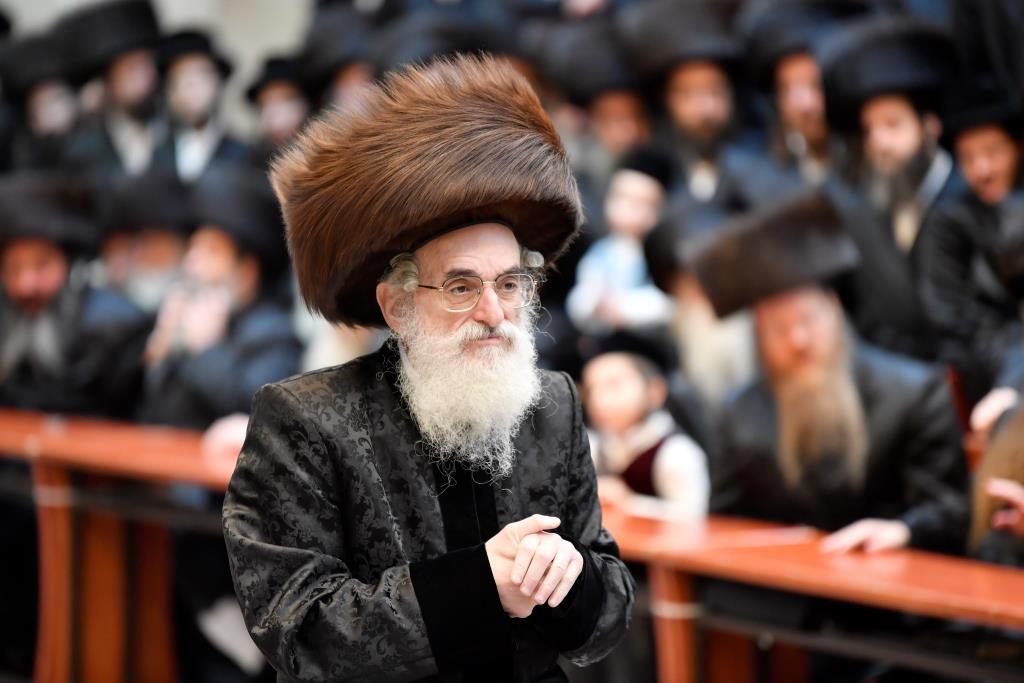 בלי קאלפיק: האדמו"ר מויז'ניץ הדליק נרות