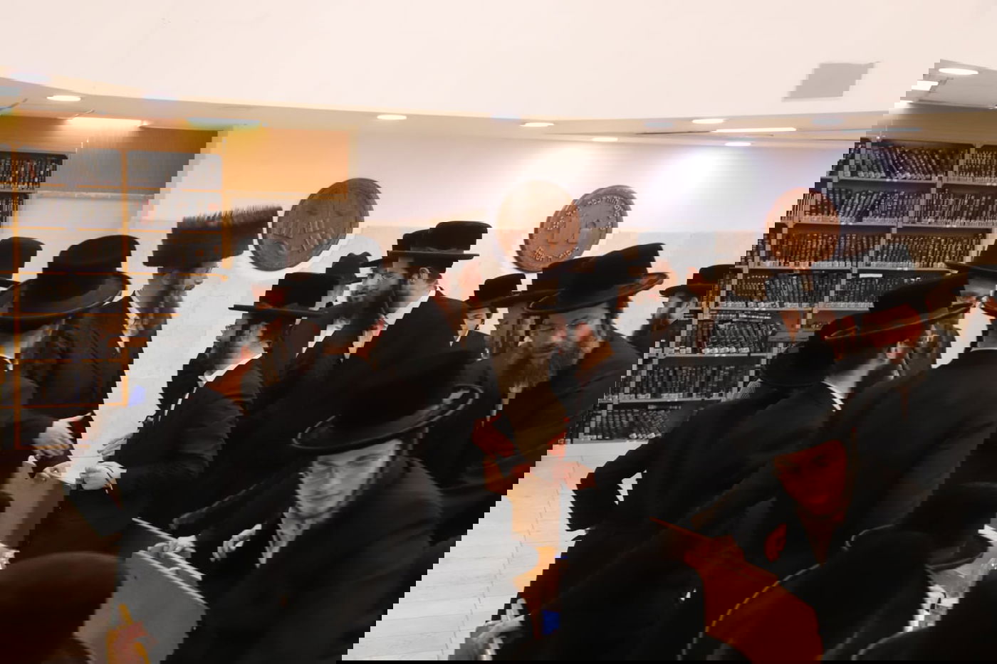 מעמד הדלקת נר חנוכה וסיום הש"ס בחסידות קאליב