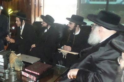 אנשי 'לב טהור'. ארכיון