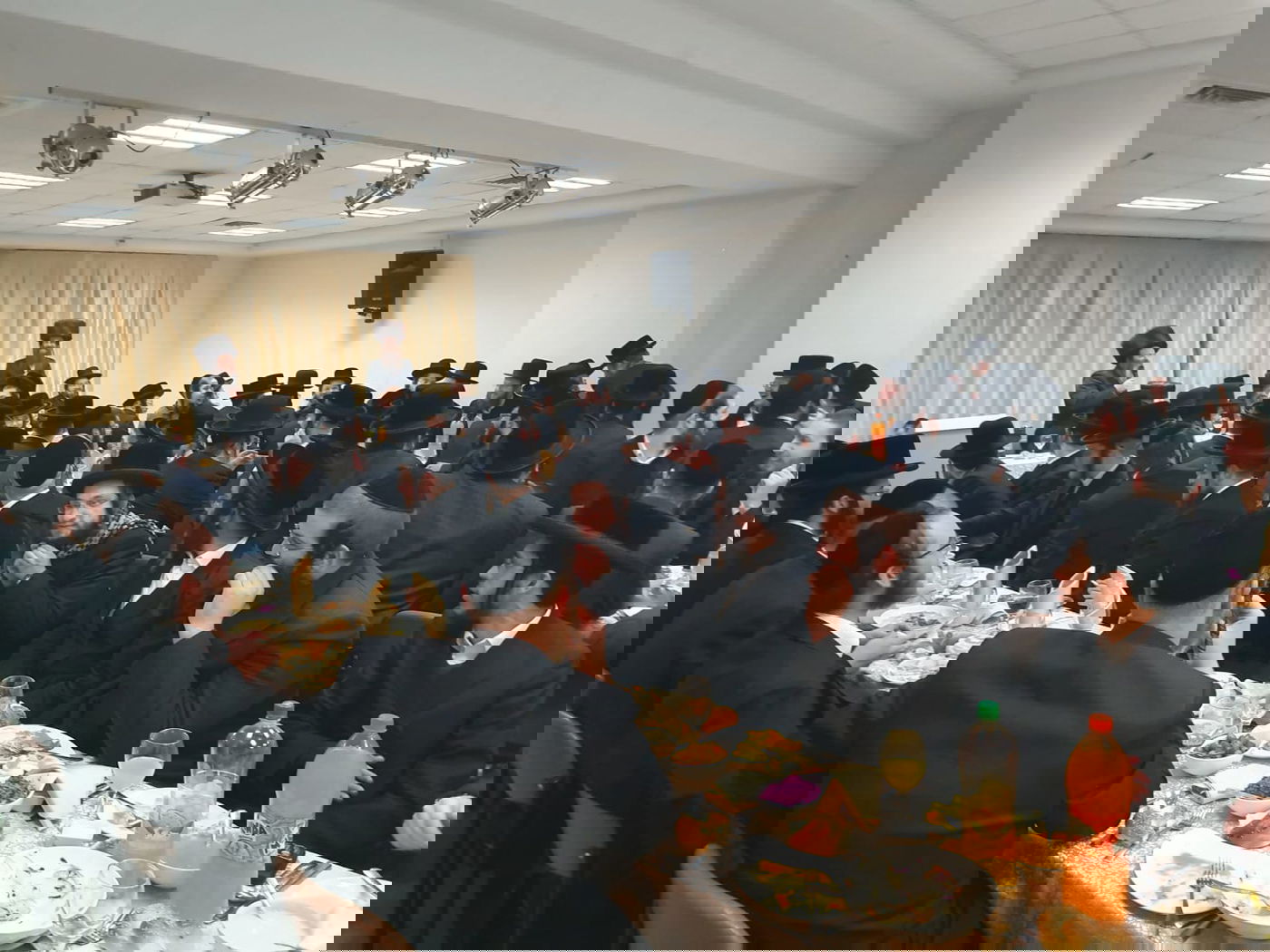 הבחור סיים את הש"ס; הישיבה חגגה איתו