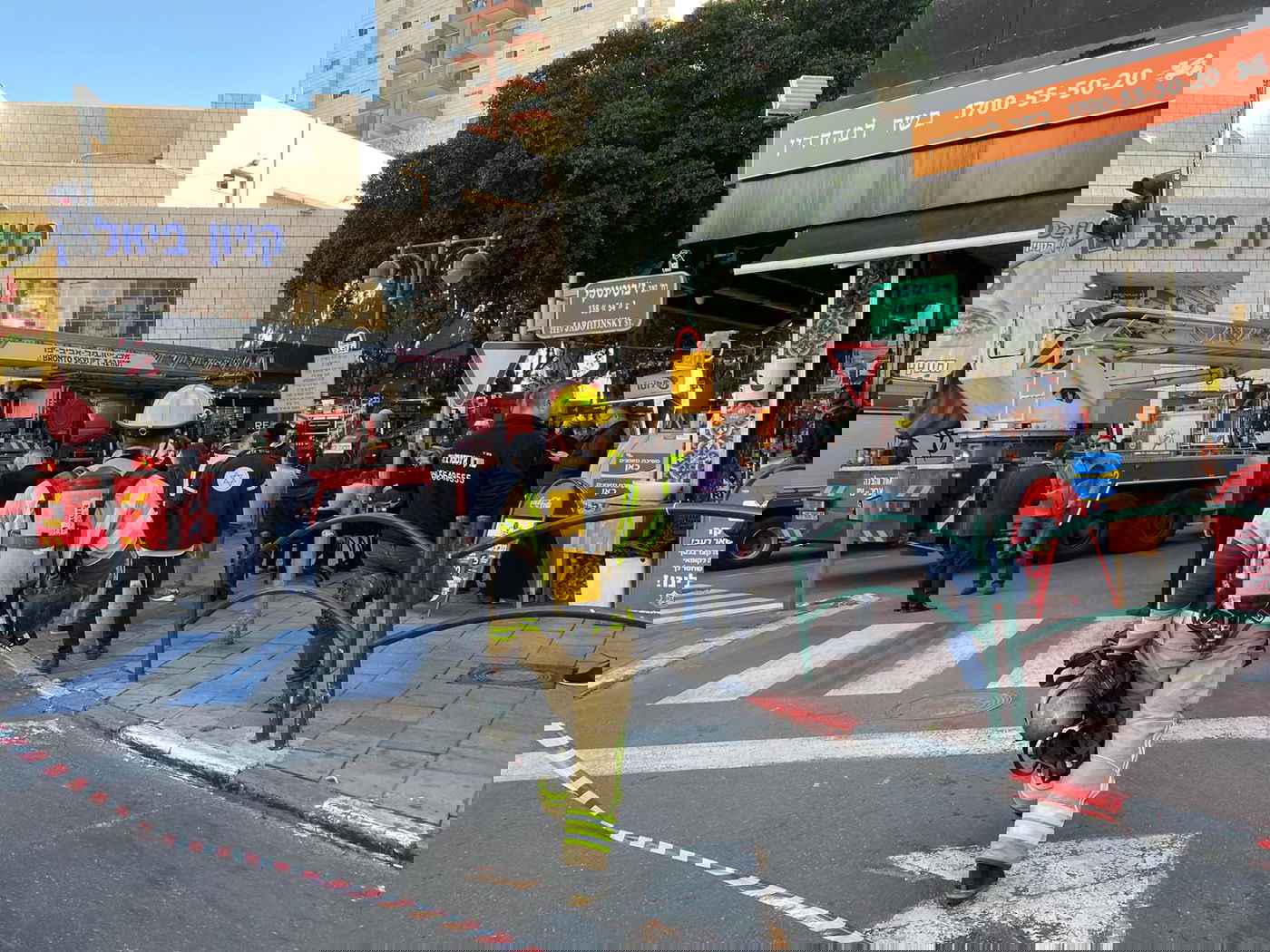 שריפה בבניין רב קומות ברמת גן; 14 חולצו, 8 נפצעו