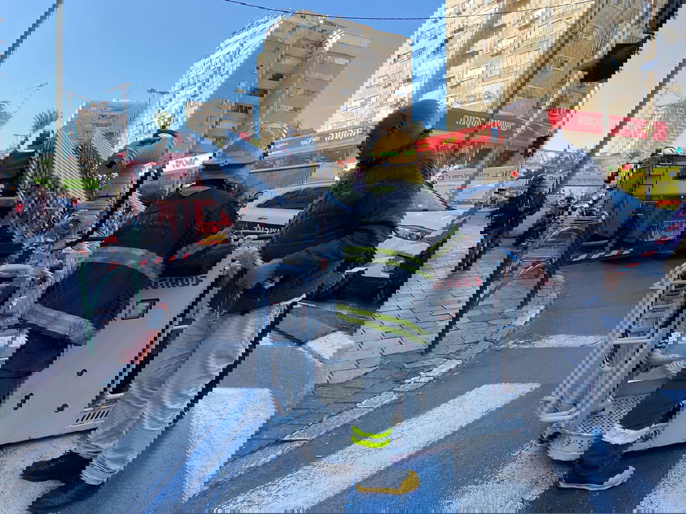 שריפה בבניין רב קומות ברמת גן; 14 חולצו, 8 נפצעו