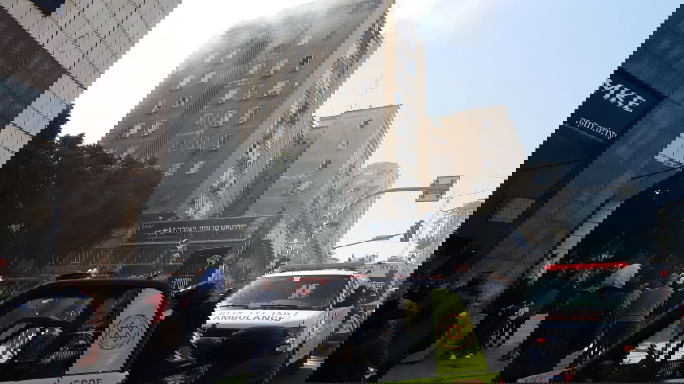 שריפה בבניין רב קומות ברמת גן; 14 חולצו, 8 נפצעו