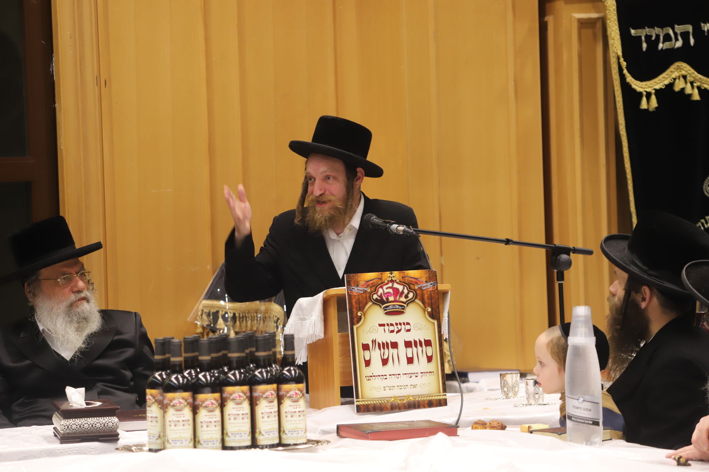 סיום הש"ס והדלקת נר חנוכה בחסידות ערלוי