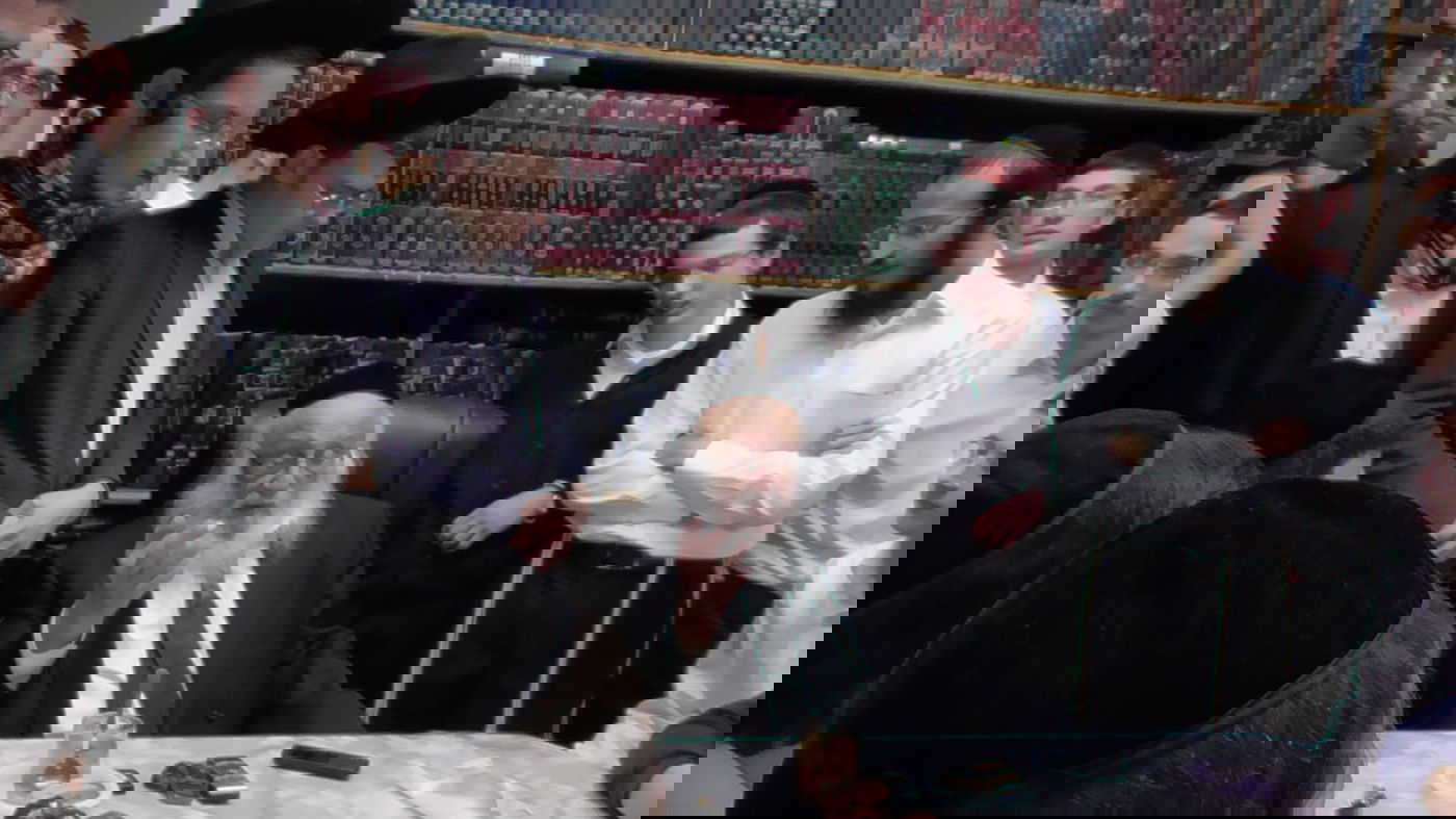 מסיבת החנוכה במעונו של הגרב"ד