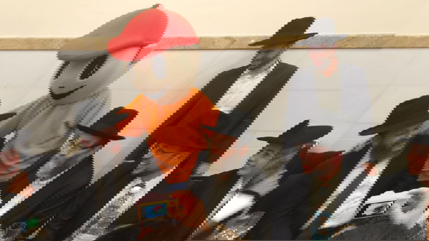 צמרת דגל התורה ובכירי כללית בבר מצוה לבן מנהל המגזר החרדי במחוז מרכז