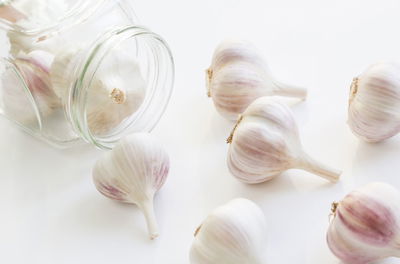 מהפכני: טריק לקילוף שום בתוך 30 שניות