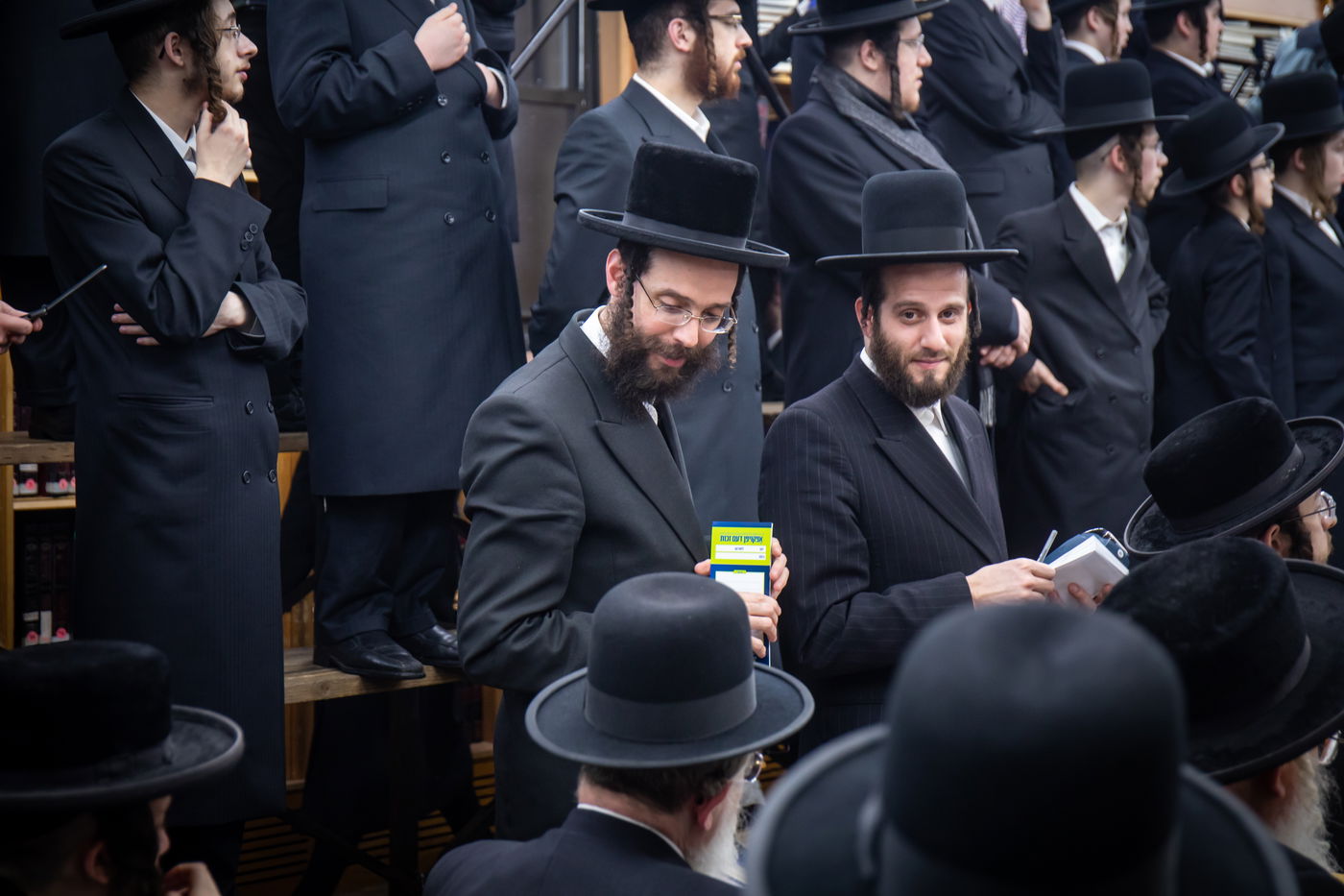 זאת חנוכה בסאטמר: הדלקה, 'טיש' ו'דינר' מרכזי