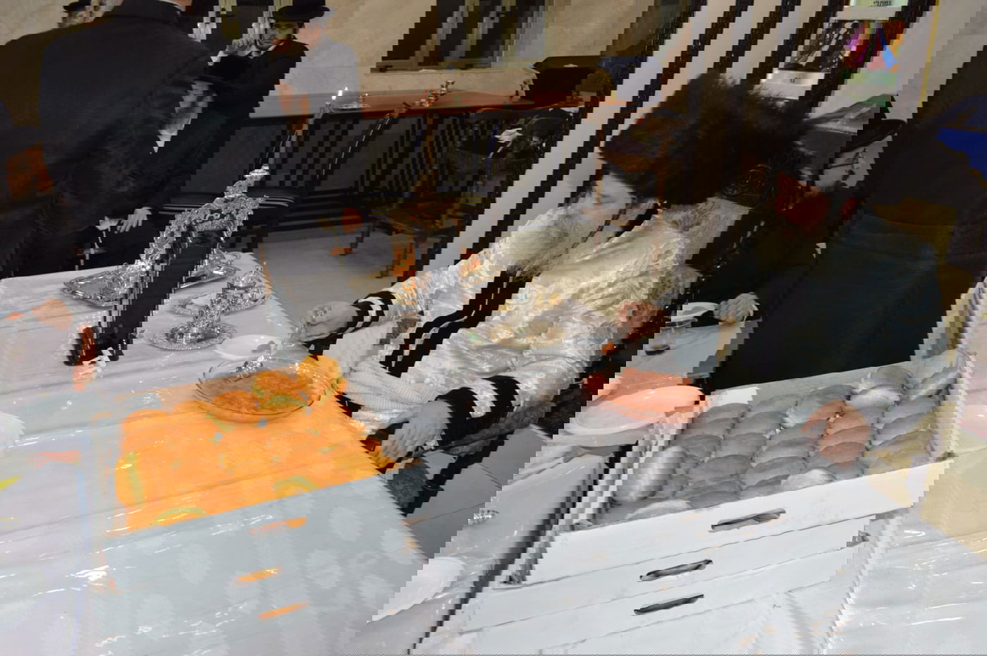 'טיש זאת חנוכה' בחצר הקודש נדבורנה - ביתר