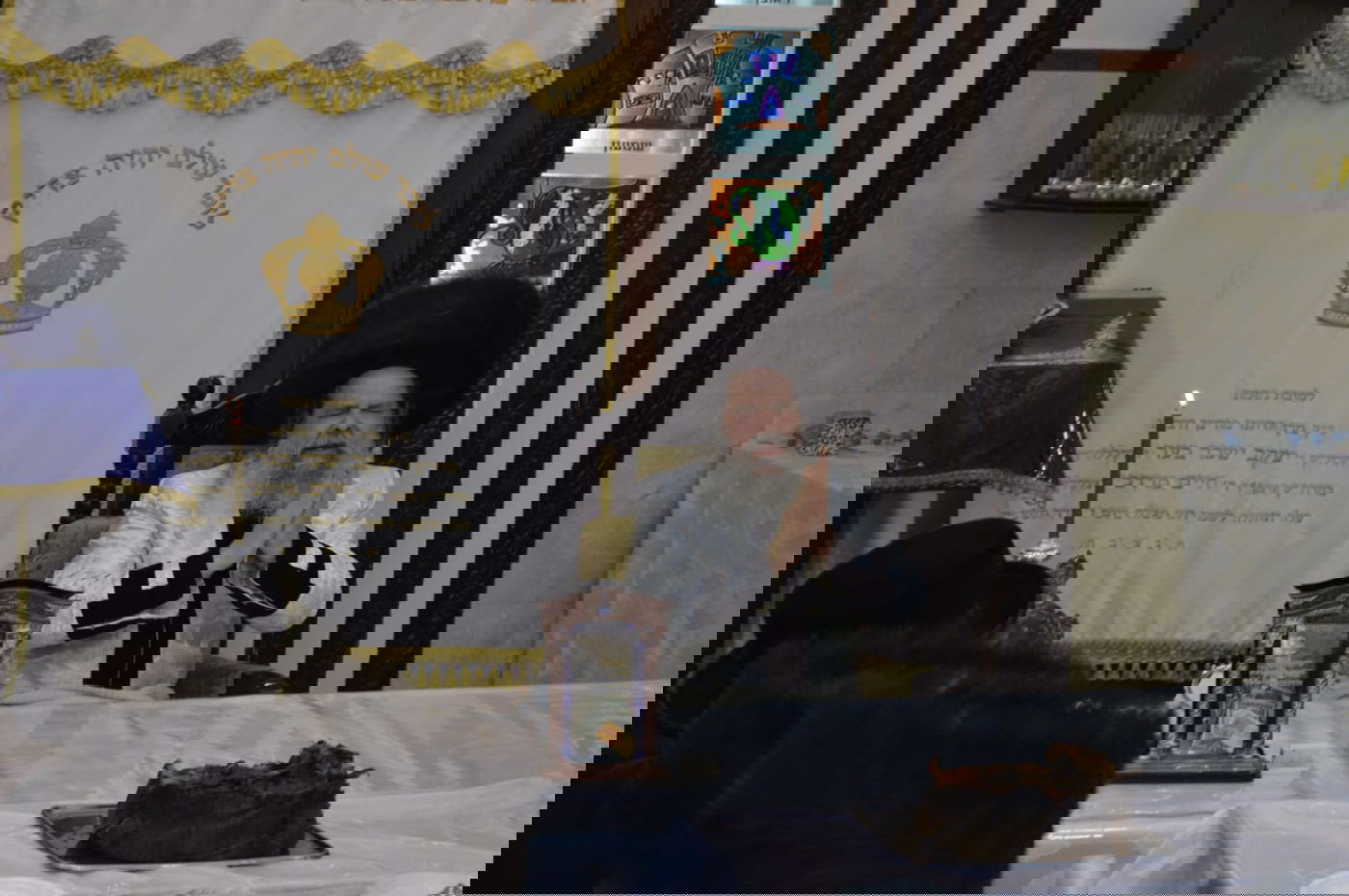 'טיש זאת חנוכה' בחצר הקודש נדבורנה - ביתר