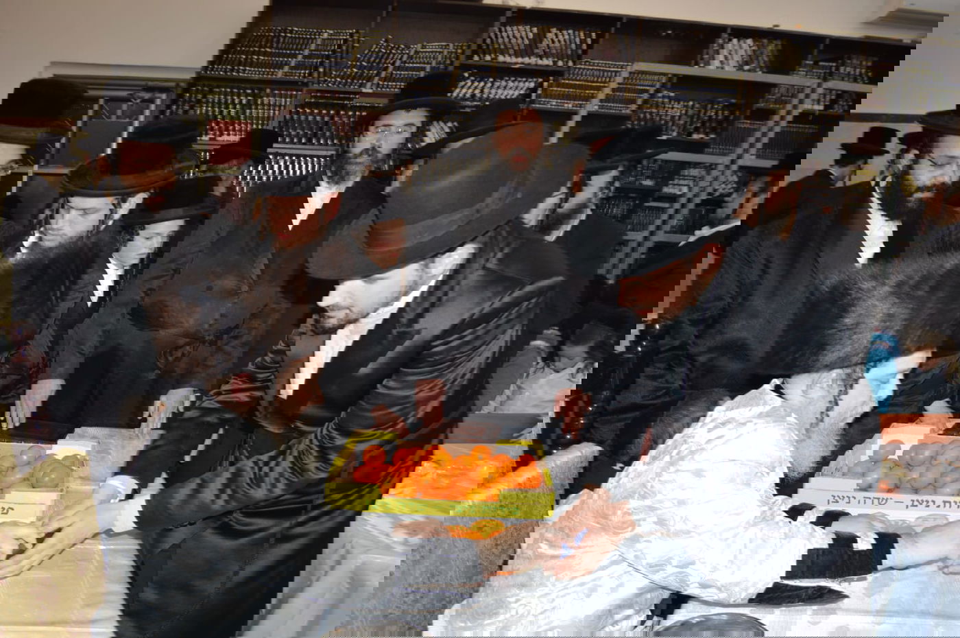 'טיש זאת חנוכה' בחצר הקודש נדבורנה - ביתר