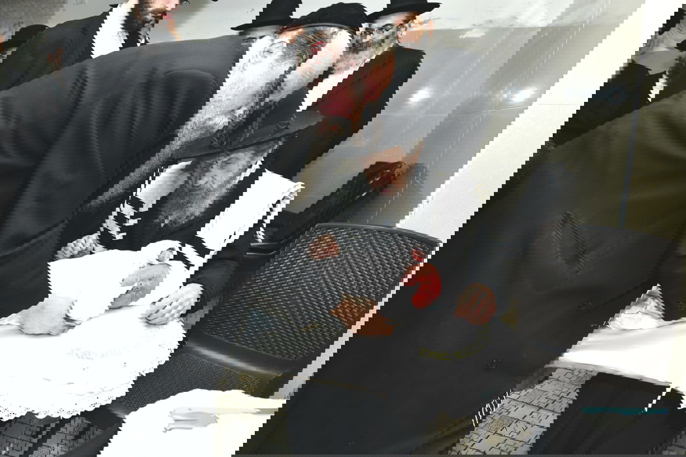 הגר"ד לנדו שימש כסנדק בברית לנין הרב גריינמן