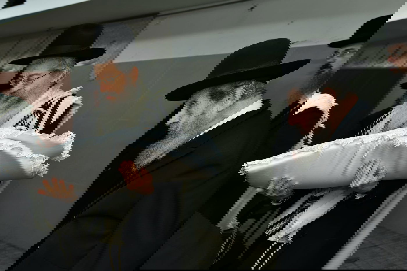 הגר"ד לנדו שימש כסנדק בברית לנין הרב גריינמן