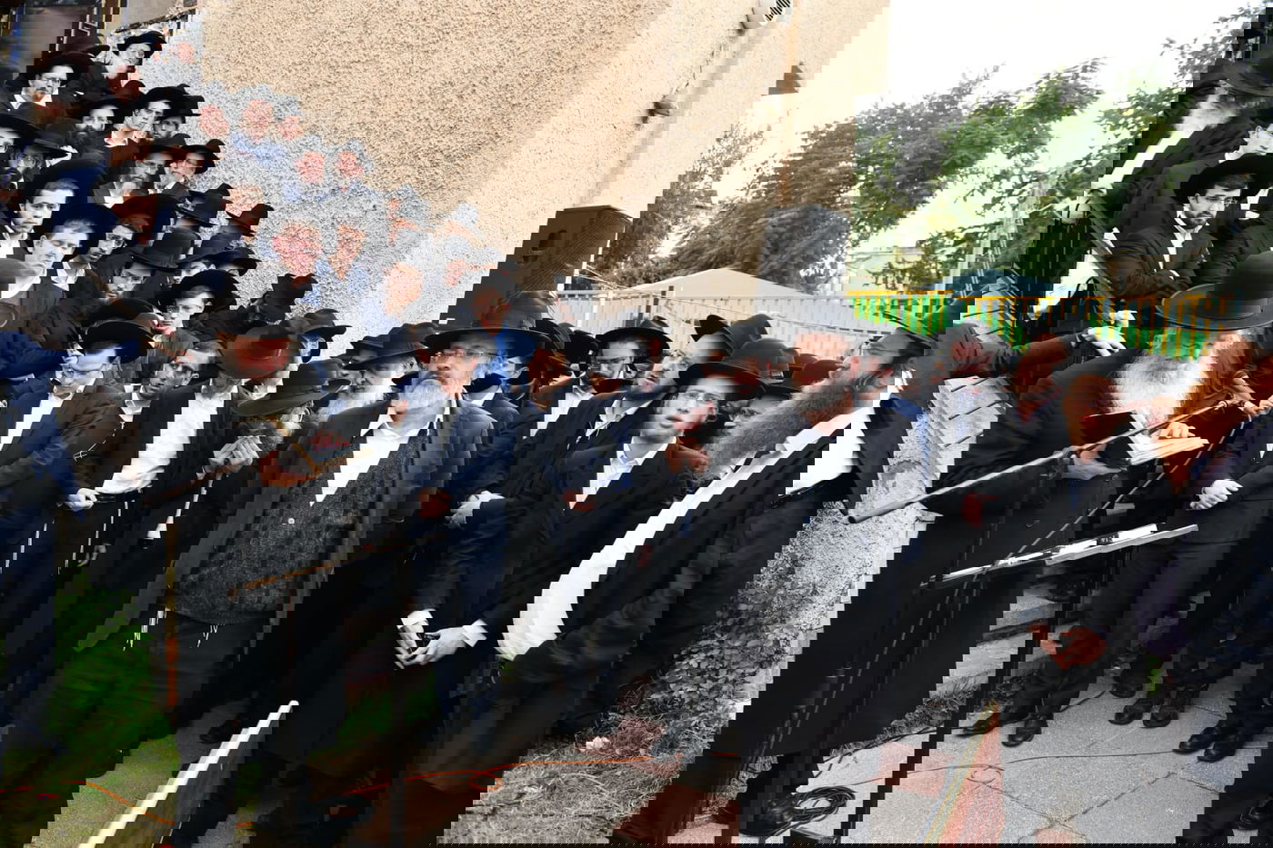 המונים בהלווית 'הצדיק מבני ברק' רבי יצחק גרודז'ינסקי זצ"ל