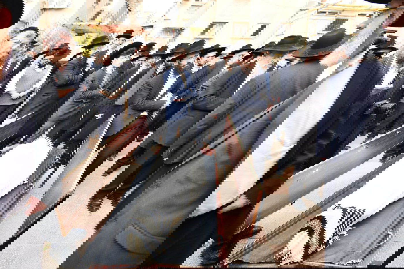 המונים בהלווית 'הצדיק מבני ברק' רבי יצחק גרודז'ינסקי זצ"ל