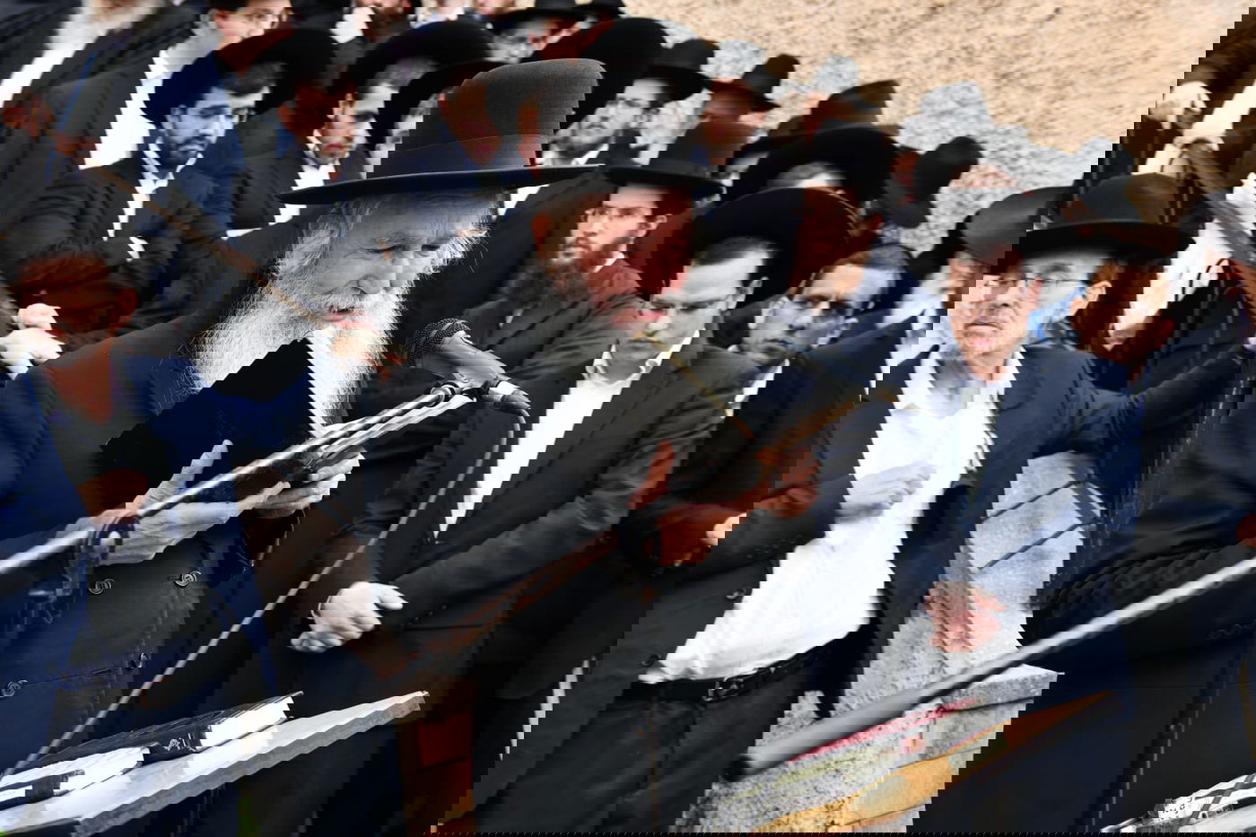 המונים בהלווית 'הצדיק מבני ברק' רבי יצחק גרודז'ינסקי זצ"ל