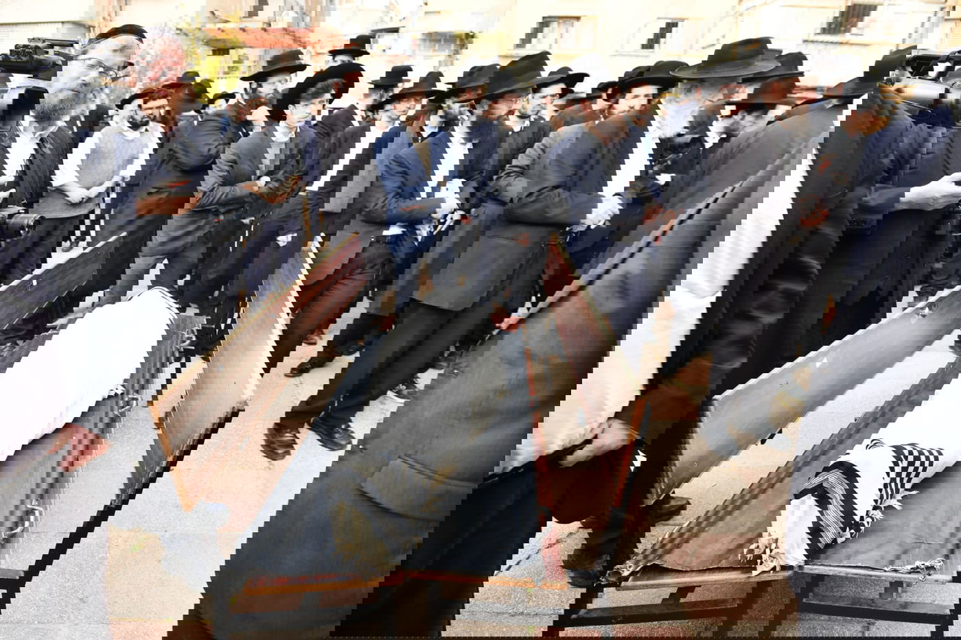 המונים בהלווית 'הצדיק מבני ברק' רבי יצחק גרודז'ינסקי זצ"ל