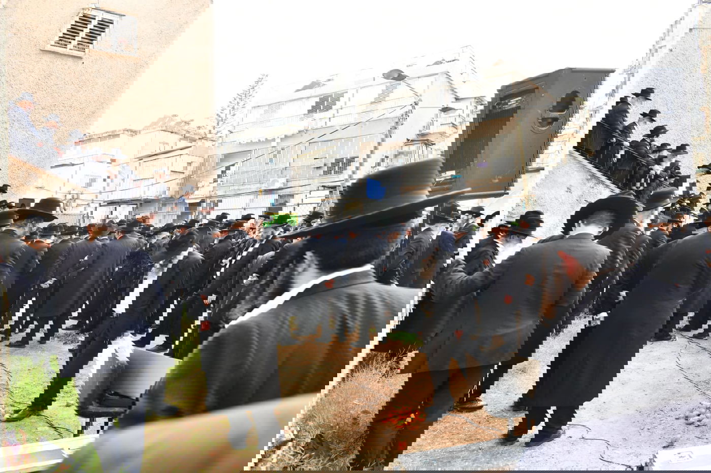 המונים בהלווית 'הצדיק מבני ברק' רבי יצחק גרודז'ינסקי זצ"ל