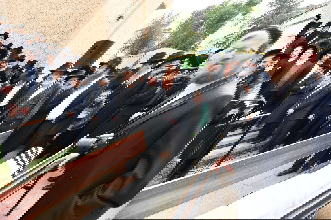 המונים בהלווית 'הצדיק מבני ברק' רבי יצחק גרודז'ינסקי זצ"ל