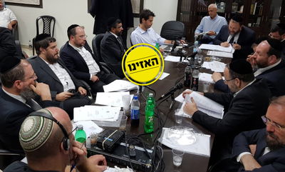 ישיבת מועצה במודיעין עילית. ארכיון