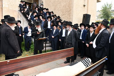 המונים בהלווית 'הצדיק מבני ברק' רבי יצחק גרודז'ינסקי זצ"ל
