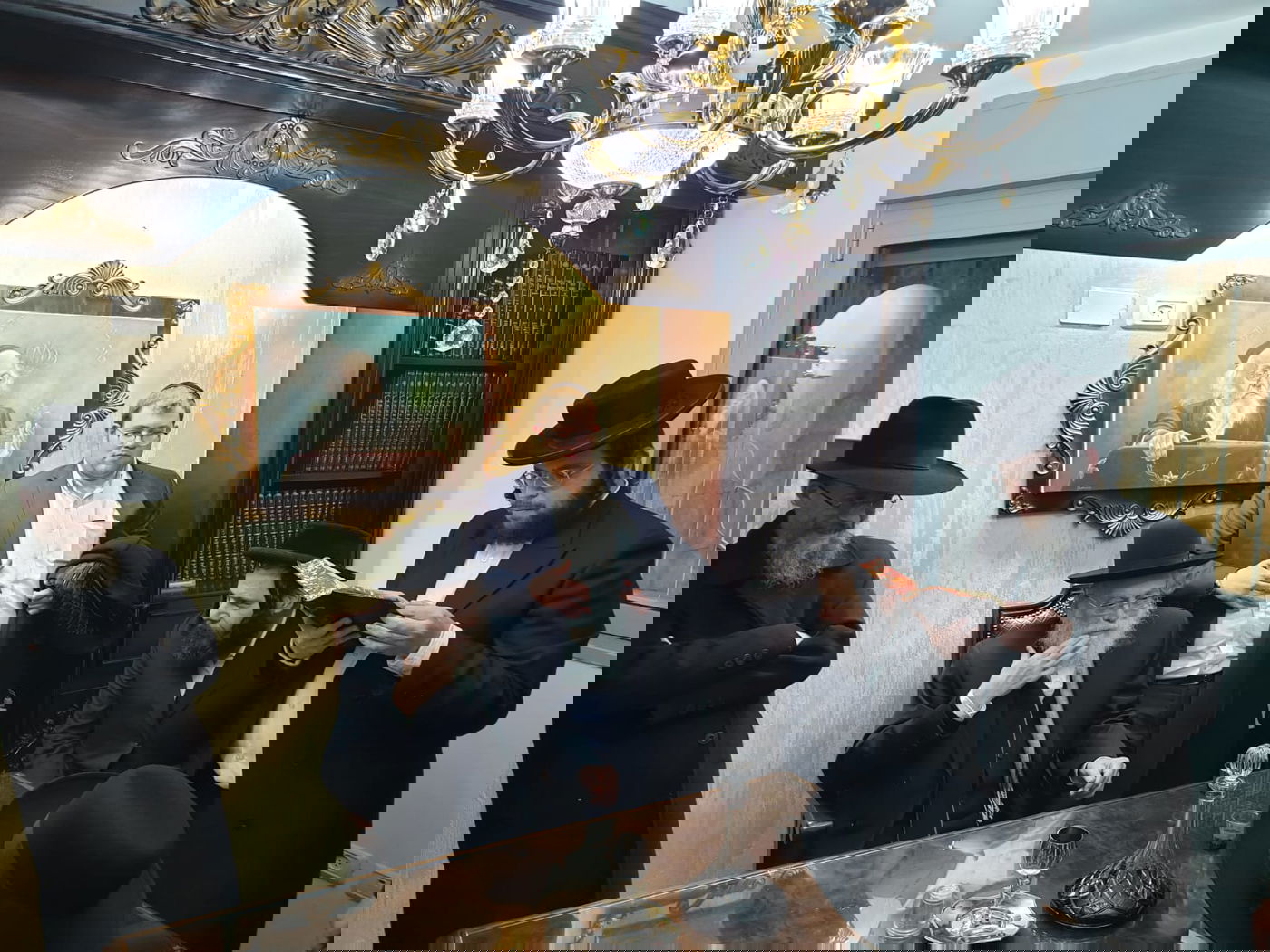 הרב אלישיב חנך בית הוראה על שם אביו