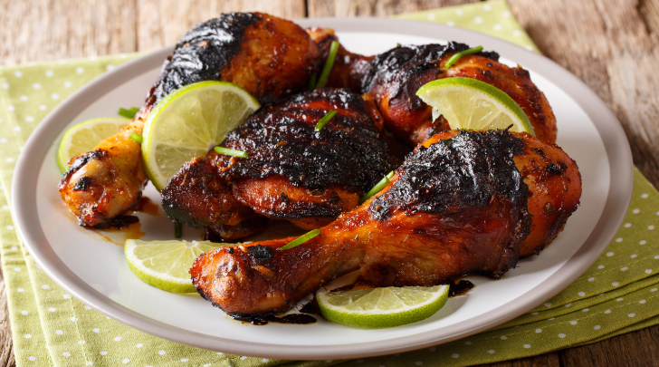 פאר והדר: מתכון לעוף במרינדת תפוזים עם בצל מקורמל ושומר