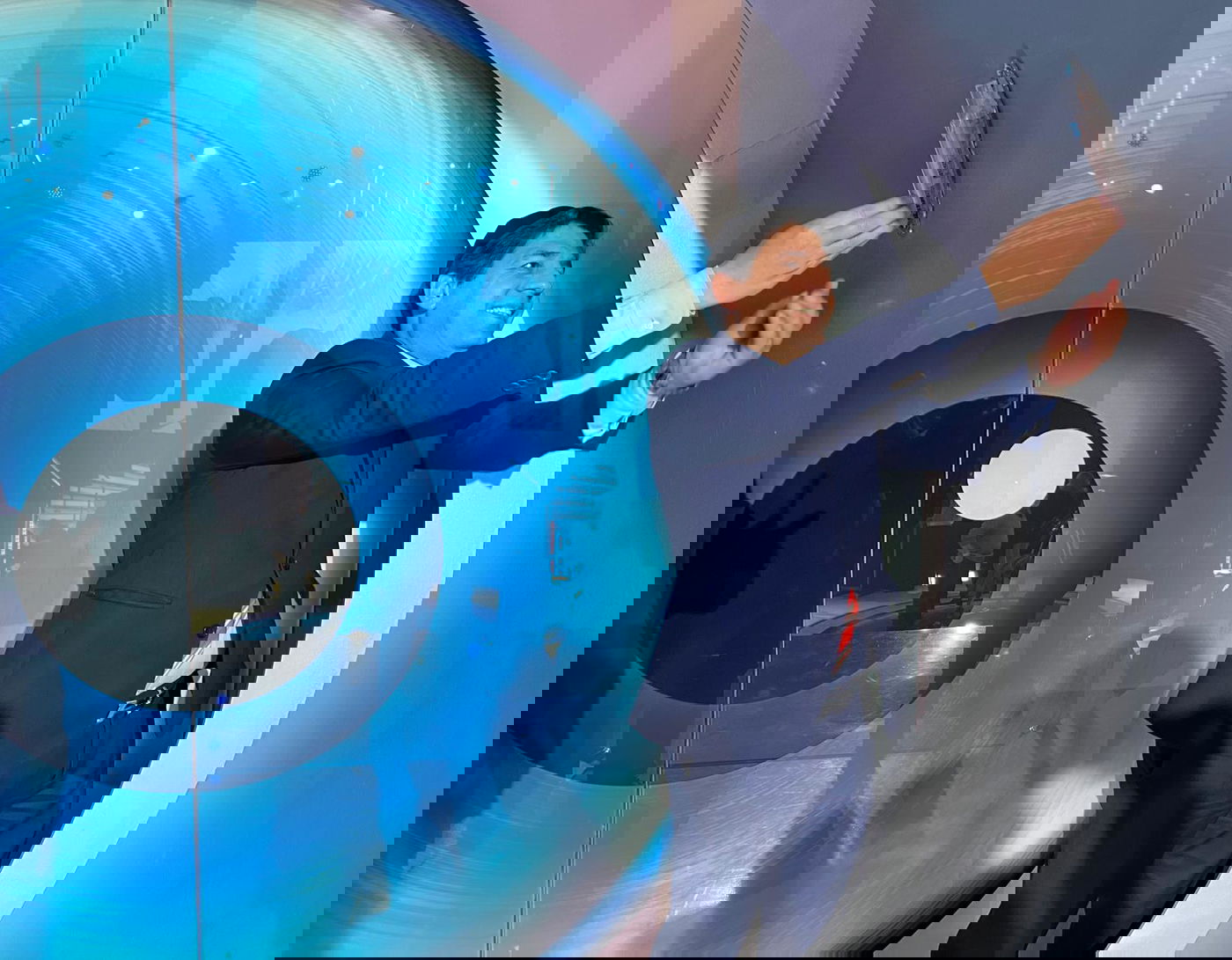 תיעוד: רב הסלבס קבע את המזוזה ב'אח הגדול'