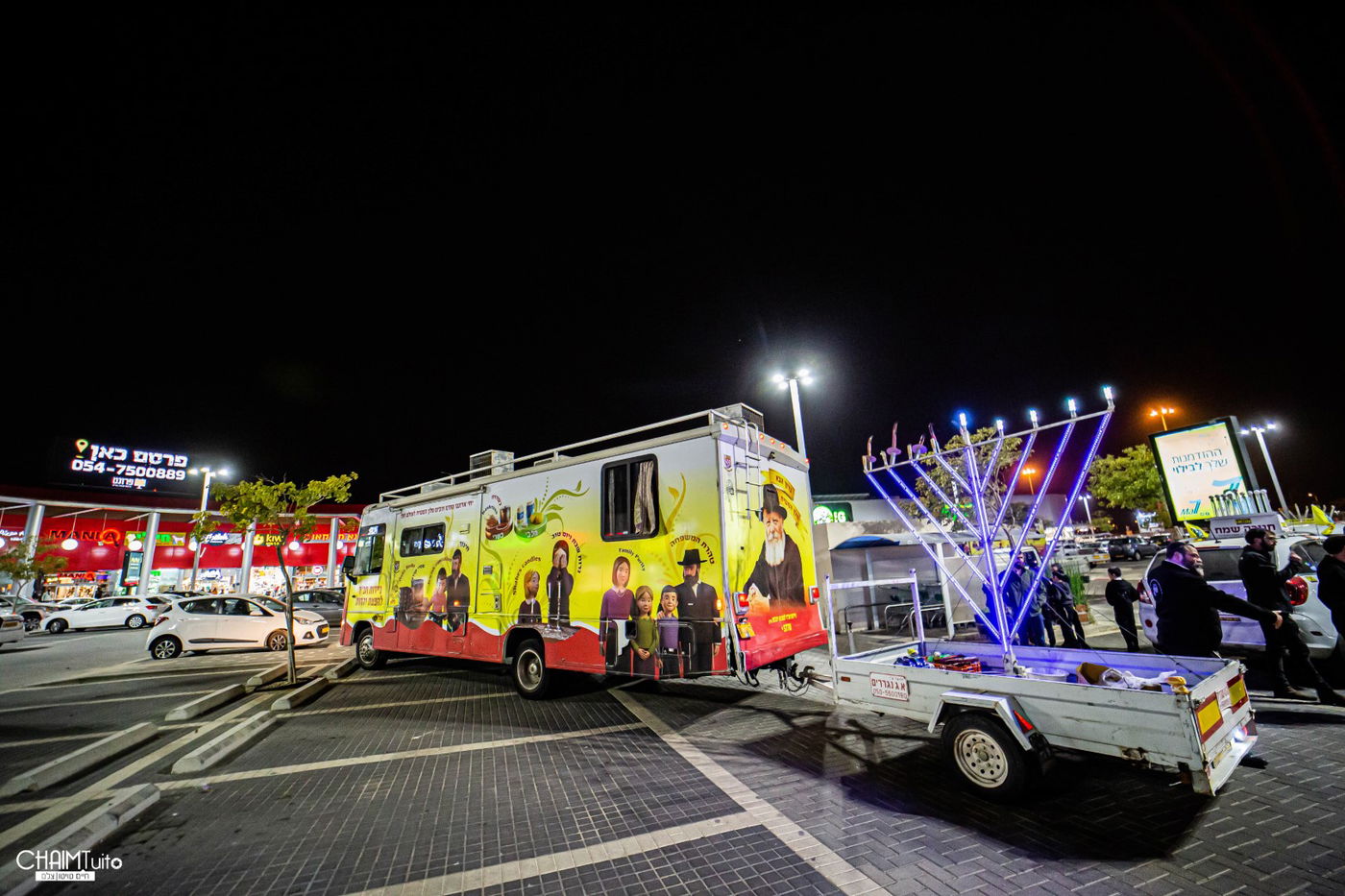 "העם רוצה משיח": שיירת הטנקים של חב"ד כבשה את ישראל