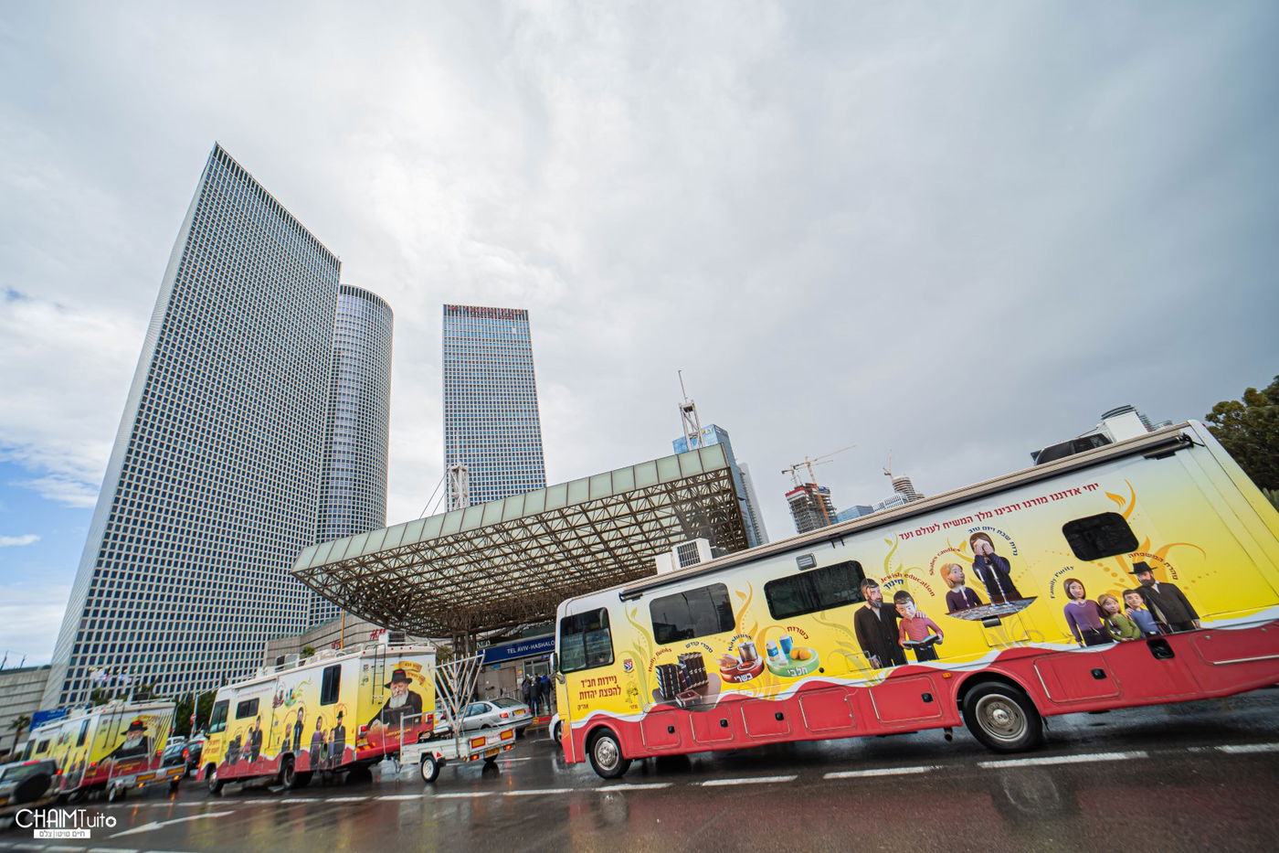 "העם רוצה משיח": שיירת הטנקים של חב"ד כבשה את ישראל