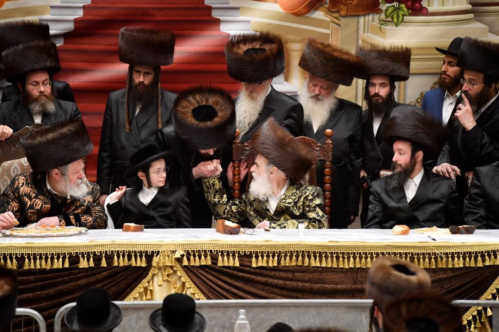 האדמו"רים מויז'ניץ ופרמישלאן ערכו בר מצווה לנכדם