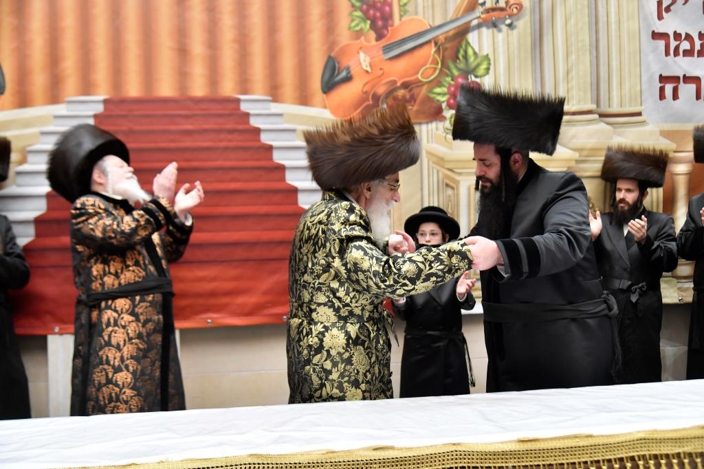 האדמו"רים מויז'ניץ ופרמישלאן ערכו בר מצווה לנכדם