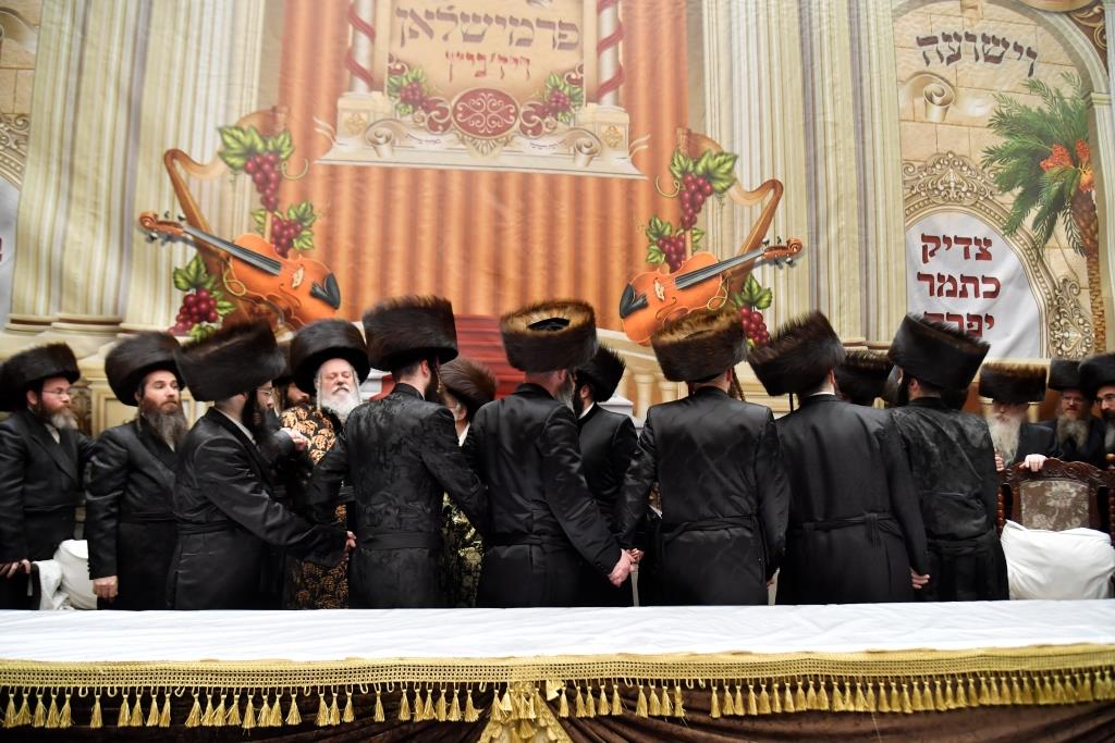 האדמו"רים מויז'ניץ ופרמישלאן ערכו בר מצווה לנכדם