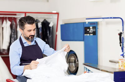 שולחים את בגדיכם לניקוי יבש? כדאי שתקראו את זה