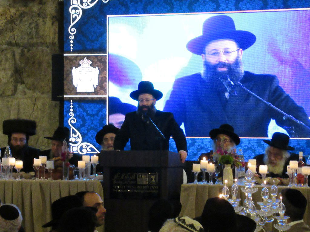 סיום הש"ס של הרב דוד זיכרמן בכותל המערבי