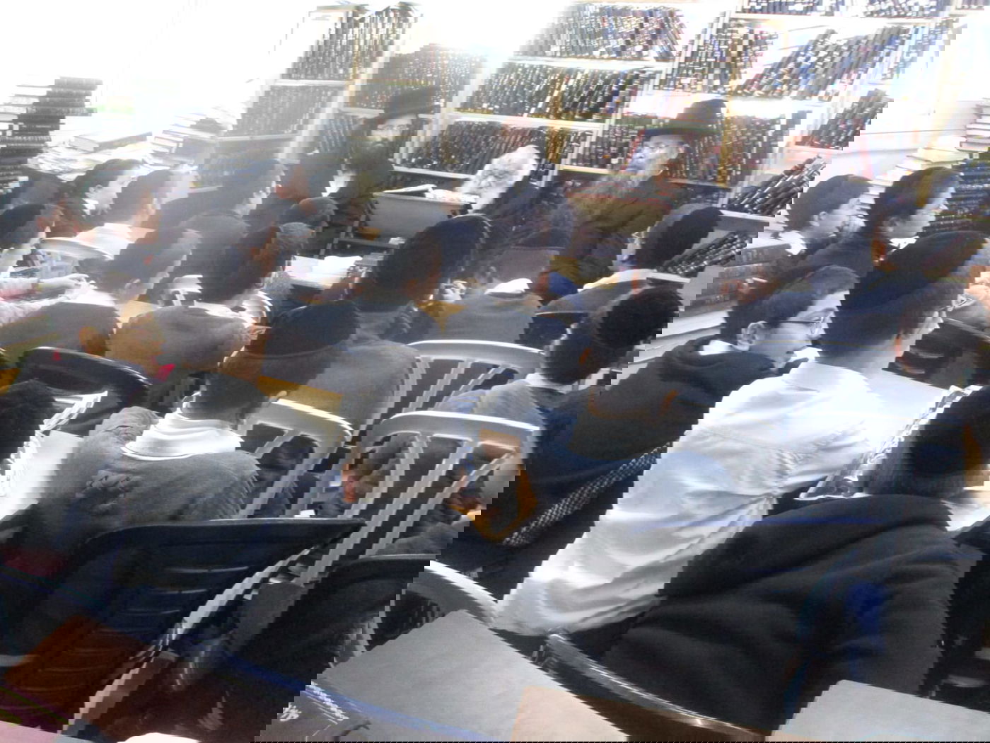 הילדים הרכינו ראש על קברו של הגרד"צ קרלנשטיין