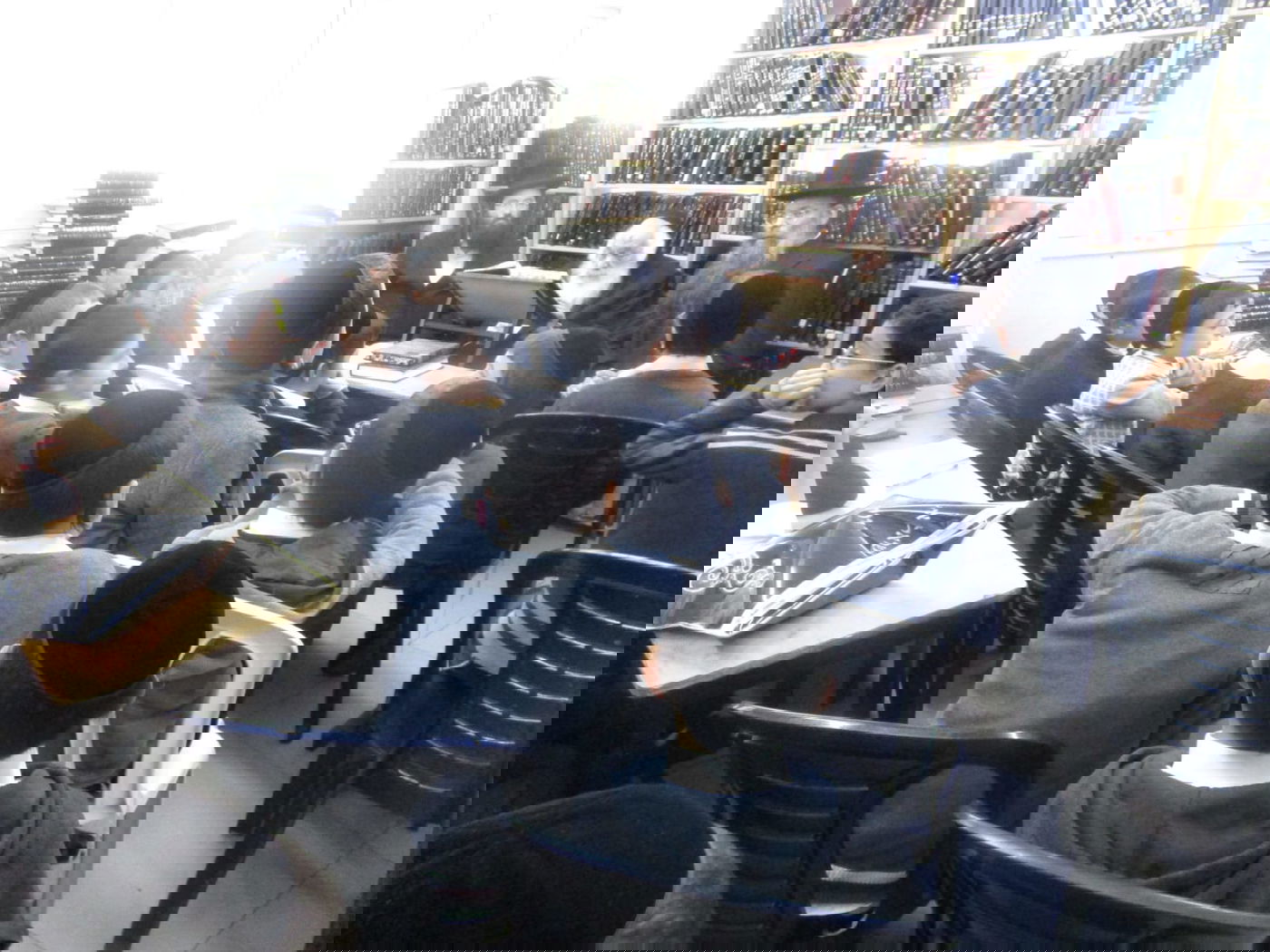 הילדים הרכינו ראש על קברו של הגרד"צ קרלנשטיין