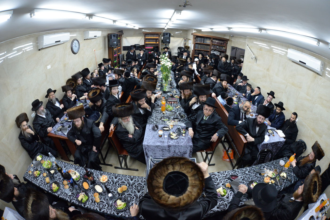 בבית המדרש 'היכל יצחק' - ספינקא סיימו ש"ס